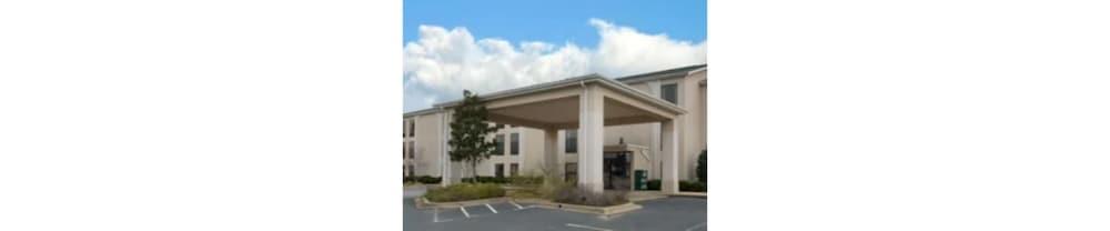 Howard Johnson By Wyndham Spartanburg Expo Center Exterior photo