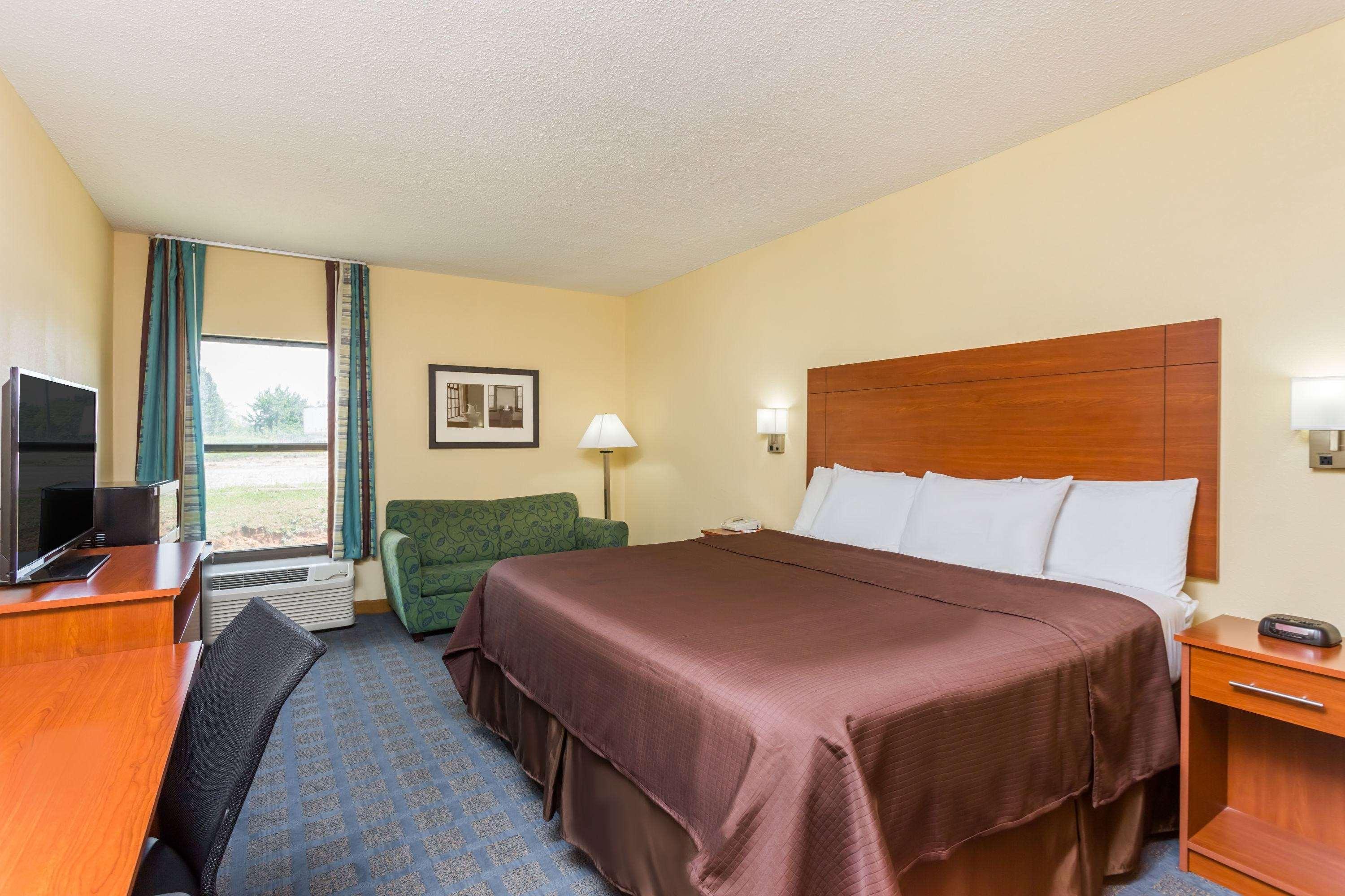 Howard Johnson By Wyndham Spartanburg Expo Center Exterior photo